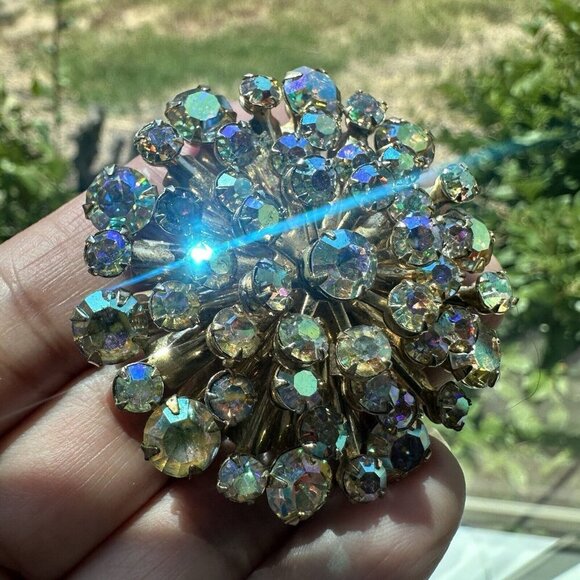 VTG Flower Brooch Pin Layered Aurora Borealis Rhinestones Sparkly 2"‎ - Picture 7 of 9